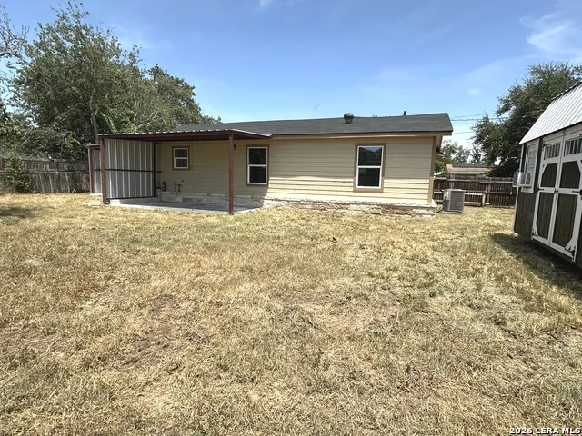 907 Dove Ave. Devine, TX 78016