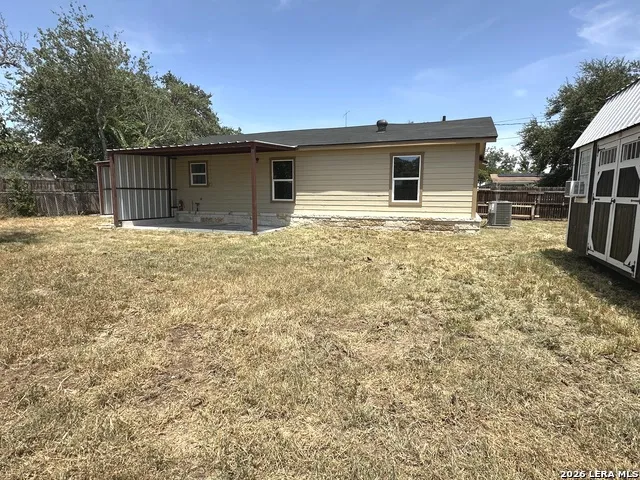 907 Dove Ave. Devine, TX 78016