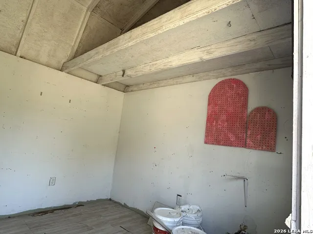 907 Dove Ave. Devine, TX 78016