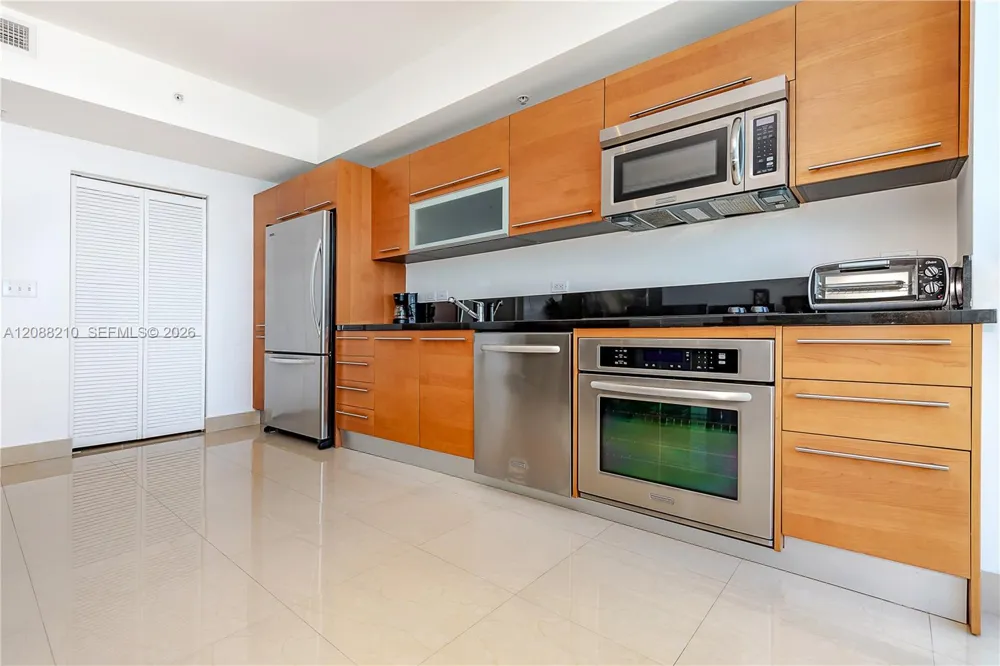 253 NE 2nd St #3105 Miami, FL 33132