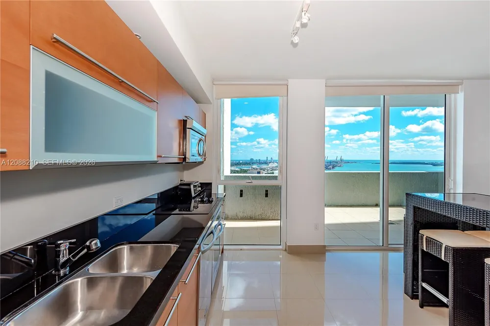 253 NE 2nd St #3105 Miami, FL 33132