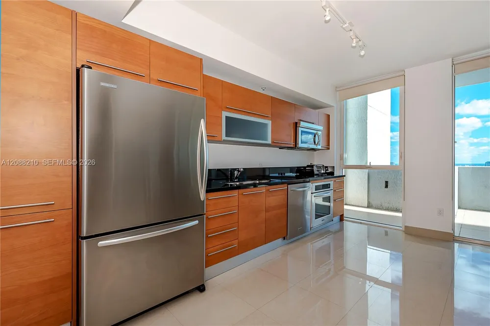 253 NE 2nd St #3105 Miami, FL 33132