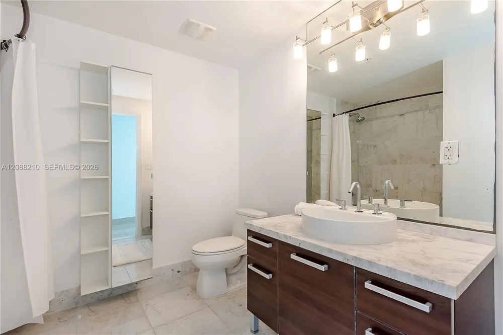 253 NE 2nd St #3105 Miami, FL 33132
