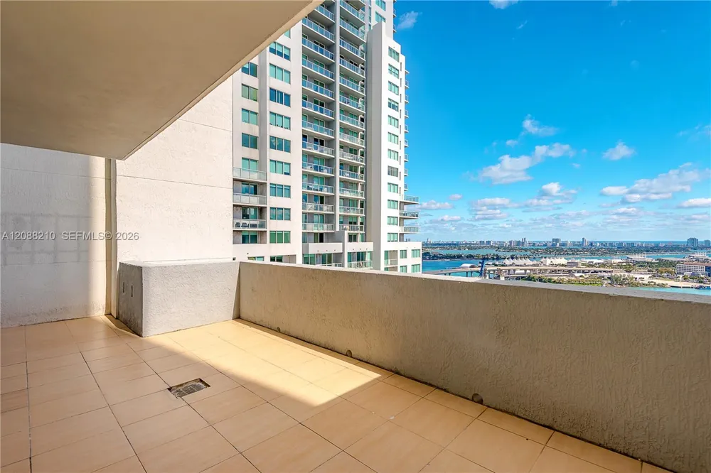 253 NE 2nd St #3105 Miami, FL 33132