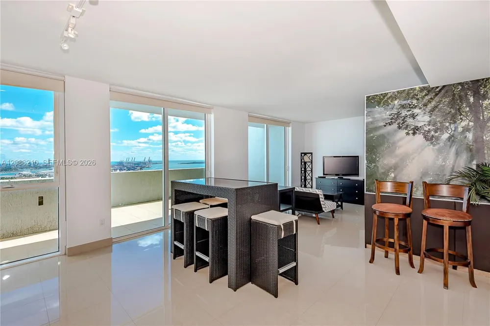 253 NE 2nd St #3105 Miami, FL 33132