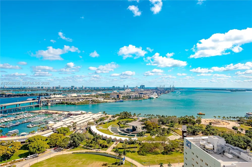 253 NE 2nd St #3105 Miami, FL 33132