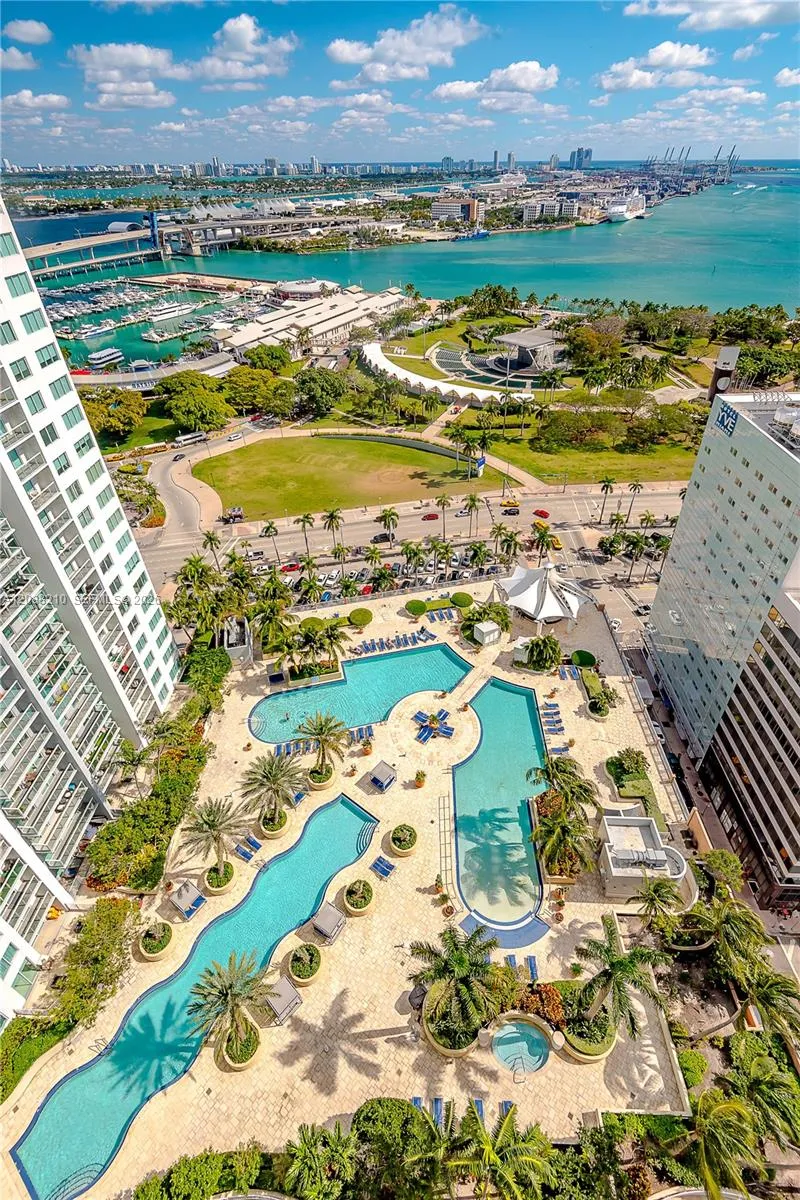 253 NE 2nd St #3105 Miami, FL 33132