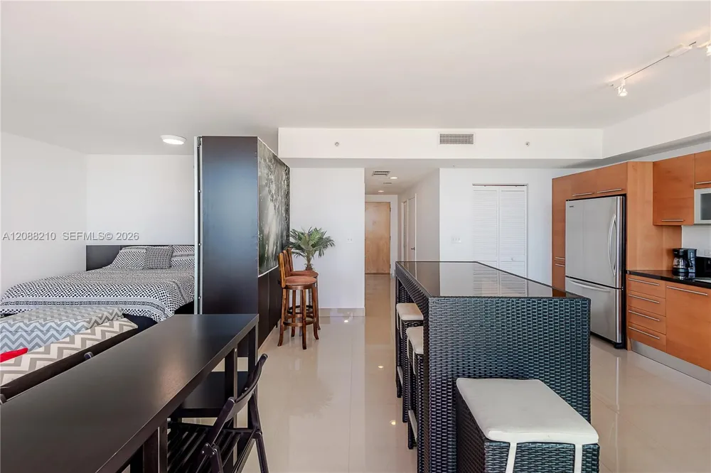 253 NE 2nd St #3105 Miami, FL 33132