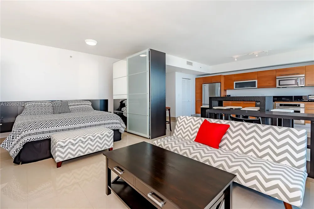 253 NE 2nd St #3105 Miami, FL 33132