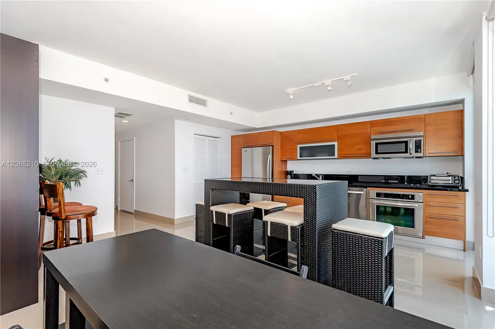 253 NE 2nd St #3105 Miami, FL 33132