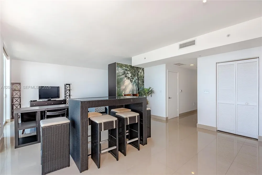 253 NE 2nd St #3105 Miami, FL 33132
