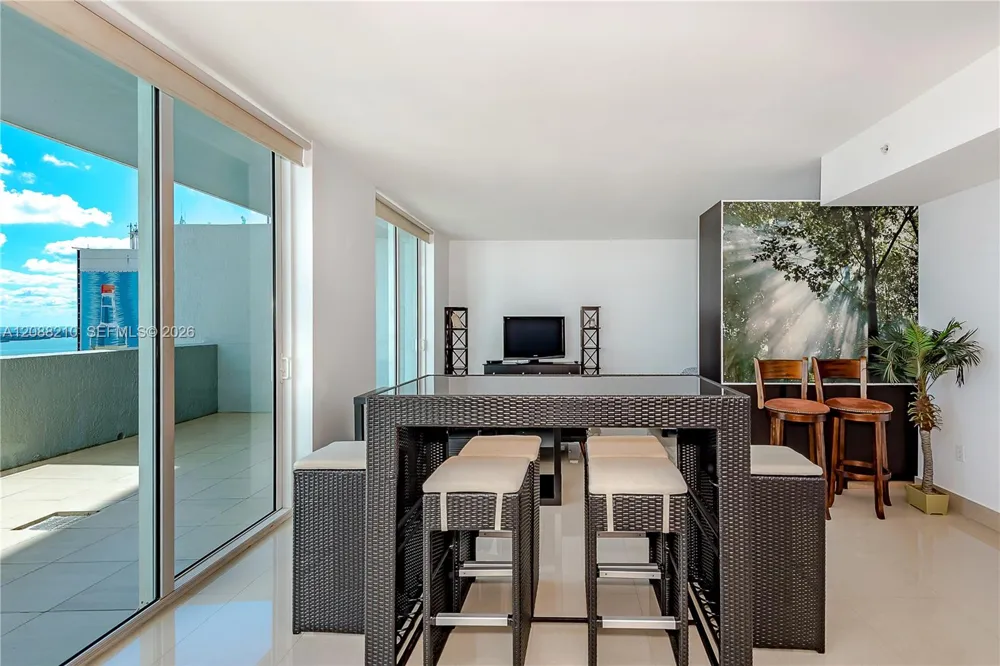 253 NE 2nd St #3105 Miami, FL 33132