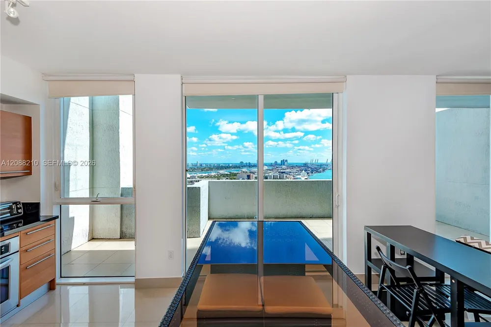 253 NE 2nd St #3105 Miami, FL 33132