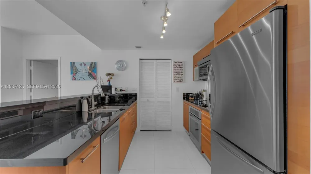 253 NE 2nd St #1910 Miami, FL 33132