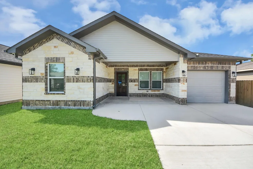 604 Miriam Street Baytown, TX 77520