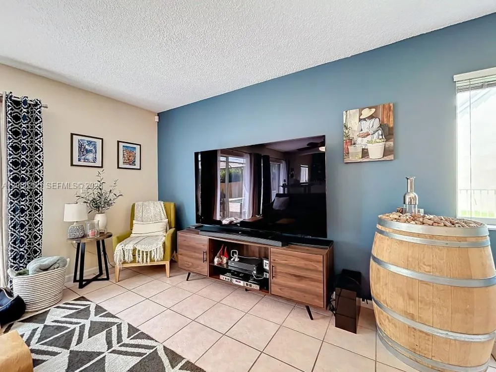 1342 NW 195th Ave Pembroke Pines, FL 33029