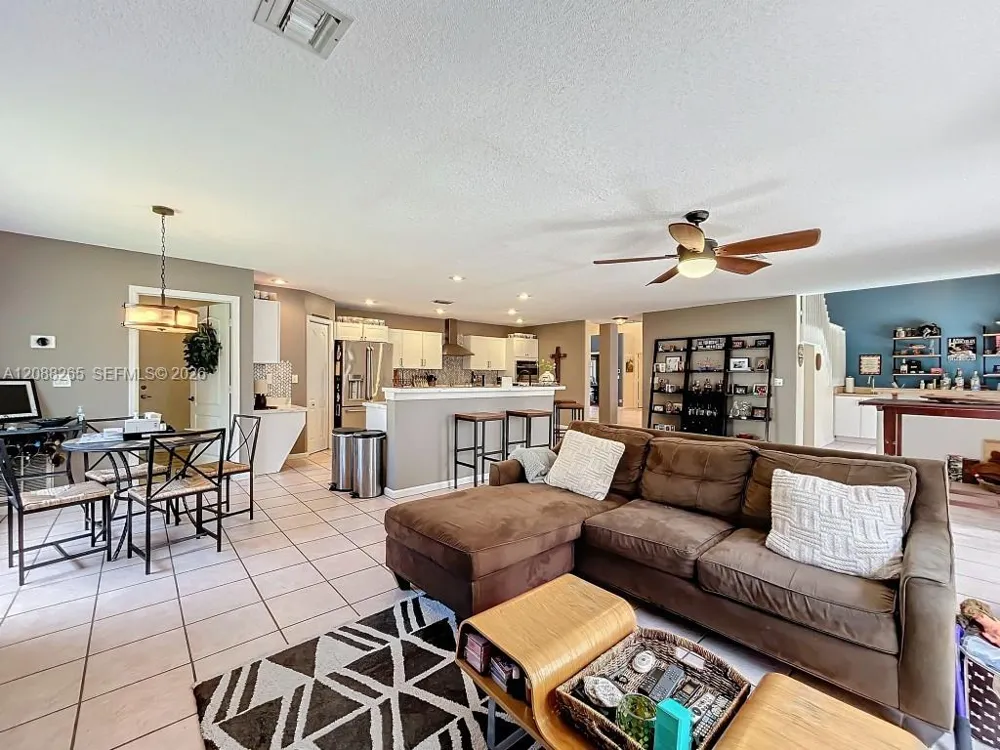 1342 NW 195th Ave Pembroke Pines, FL 33029
