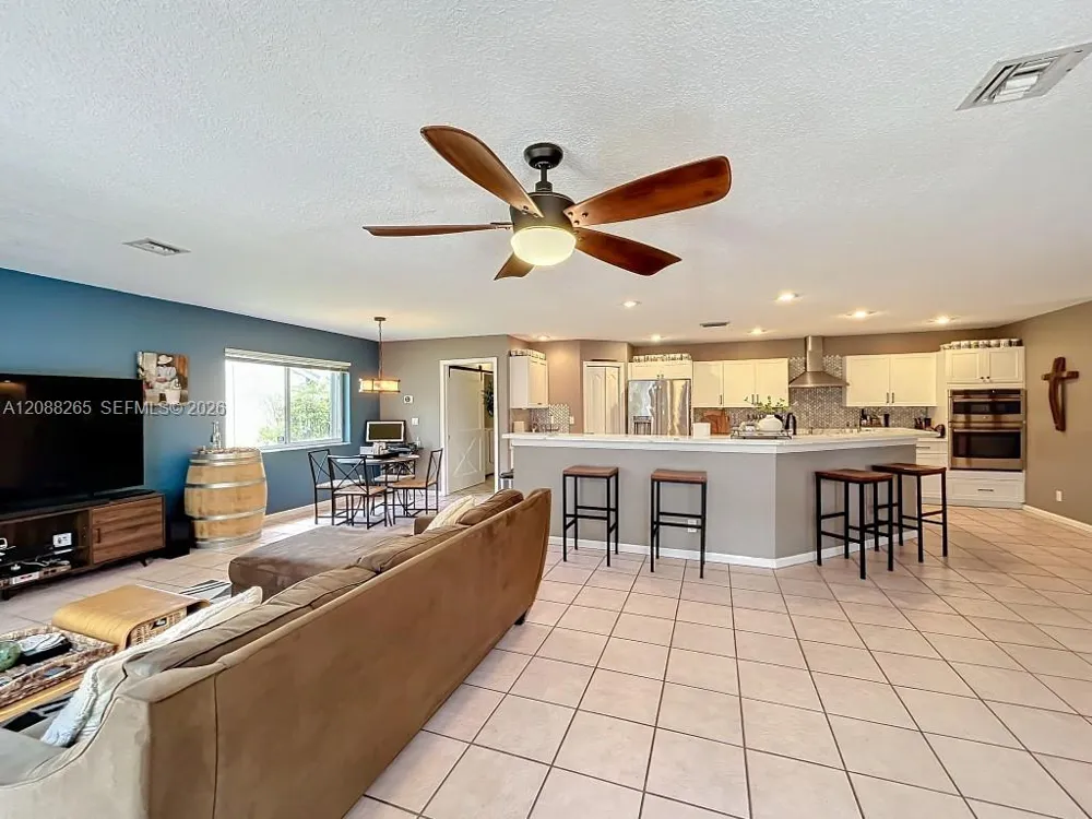 1342 NW 195th Ave Pembroke Pines, FL 33029
