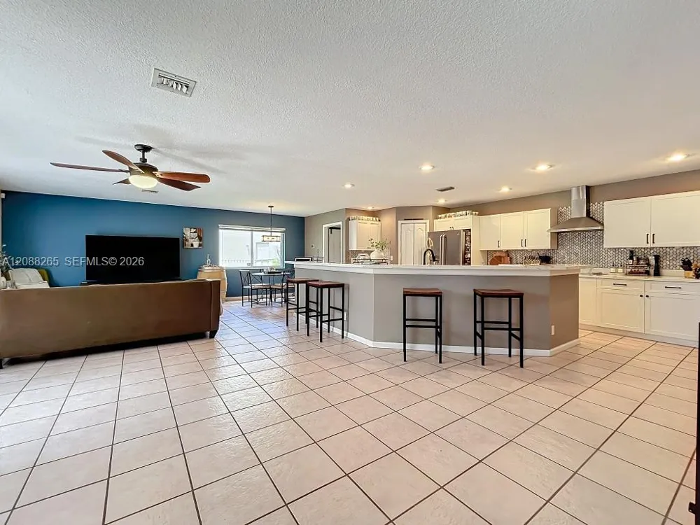 1342 NW 195th Ave Pembroke Pines, FL 33029