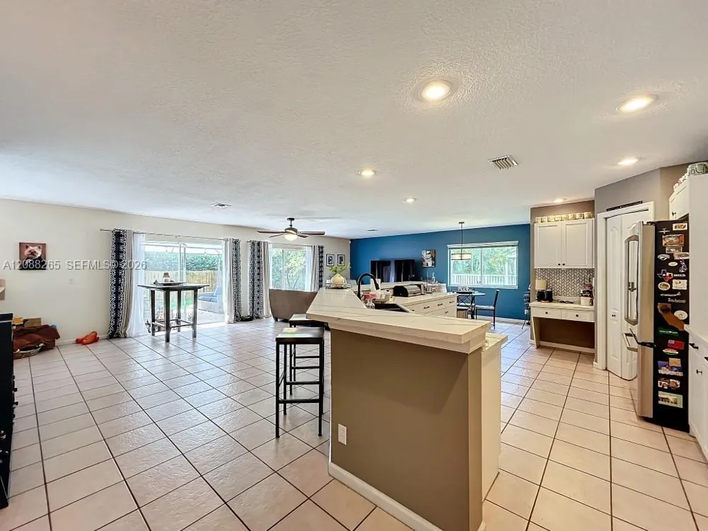 1342 NW 195th Ave Pembroke Pines, FL 33029