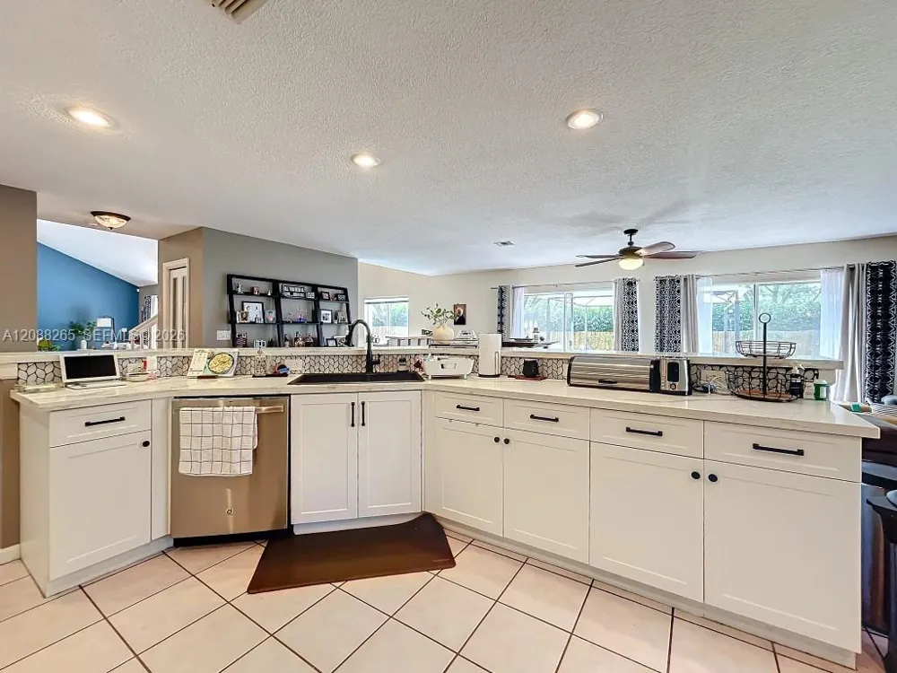 1342 NW 195th Ave Pembroke Pines, FL 33029