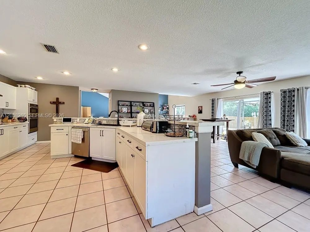 1342 NW 195th Ave Pembroke Pines, FL 33029
