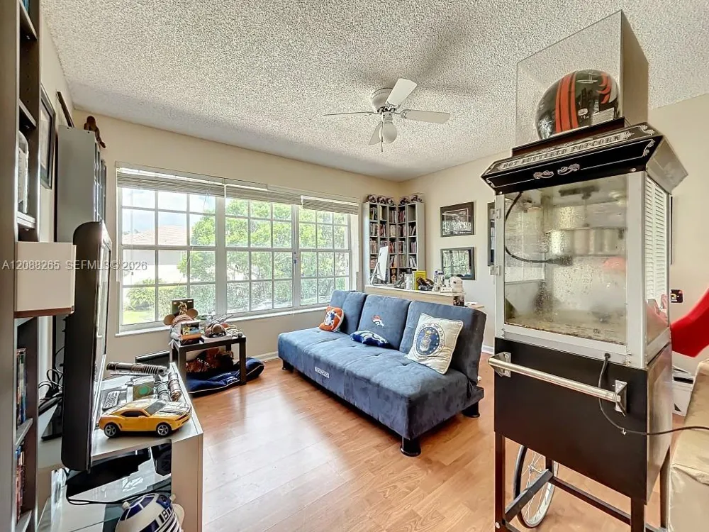1342 NW 195th Ave Pembroke Pines, FL 33029