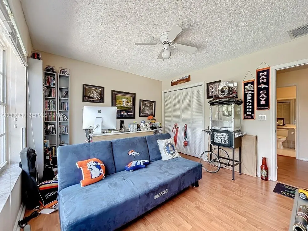 1342 NW 195th Ave Pembroke Pines, FL 33029
