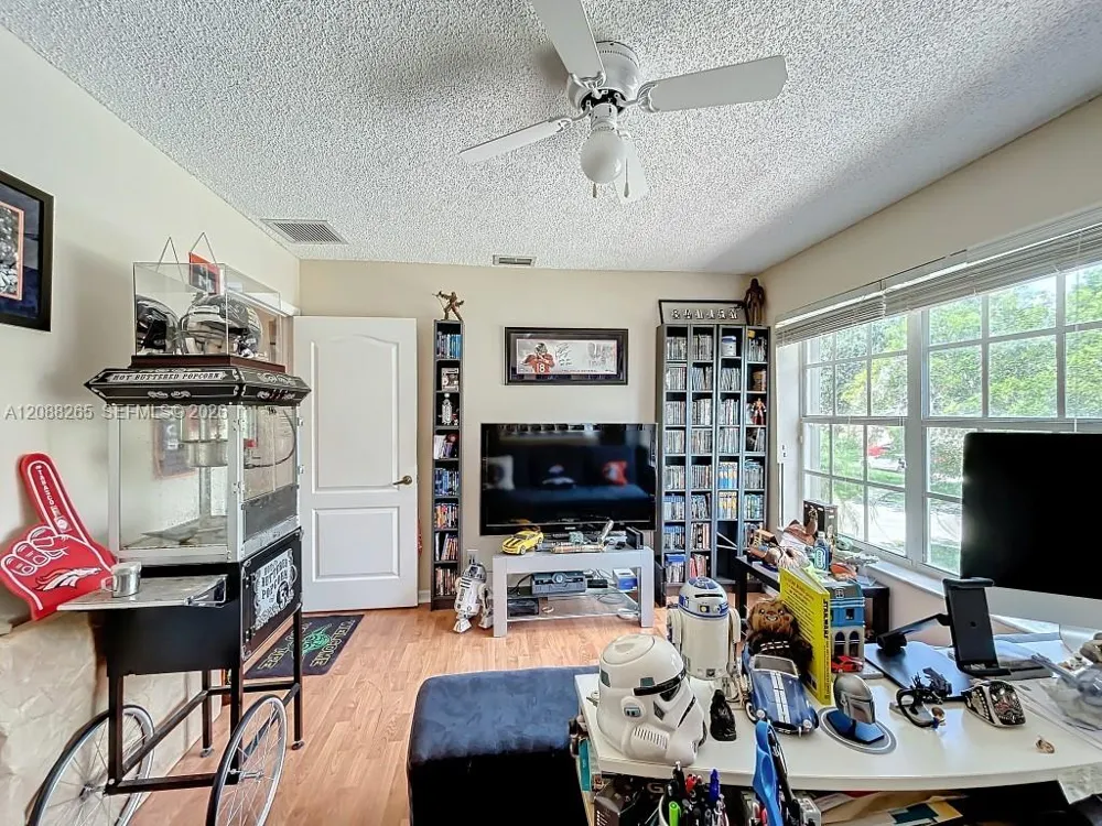 1342 NW 195th Ave Pembroke Pines, FL 33029
