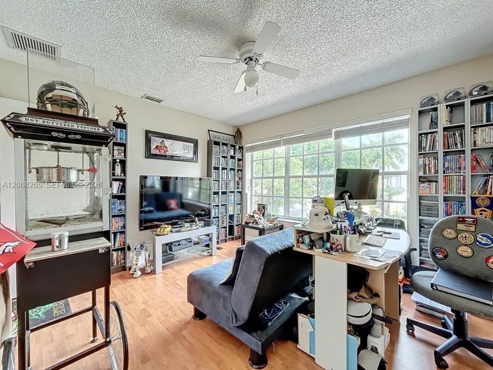 1342 NW 195th Ave Pembroke Pines, FL 33029