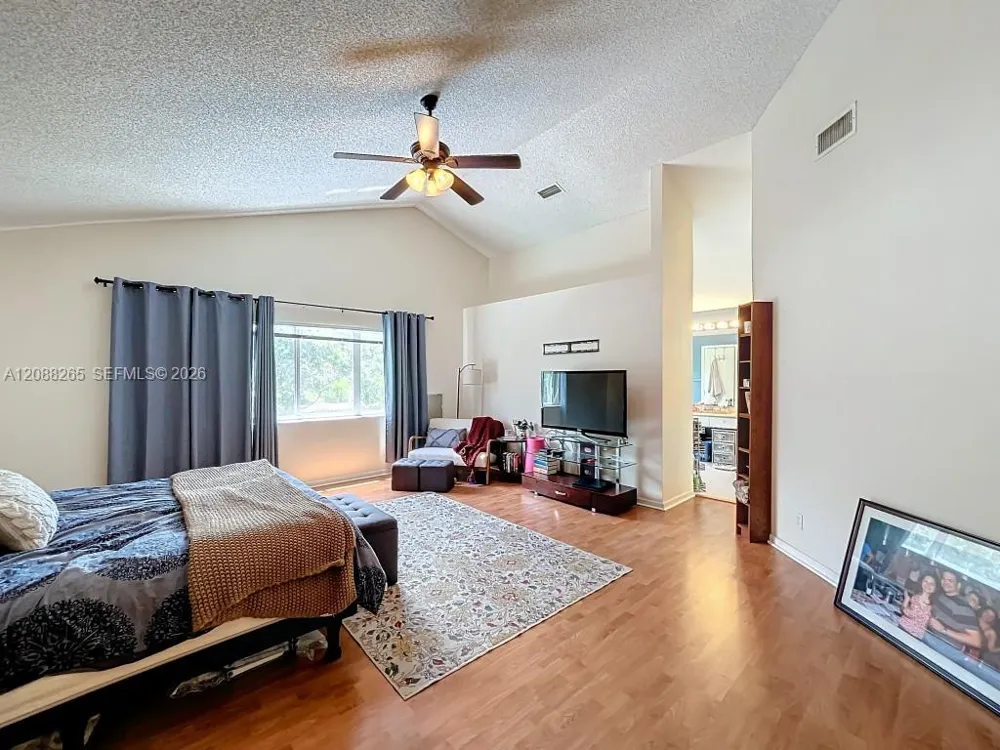 1342 NW 195th Ave Pembroke Pines, FL 33029