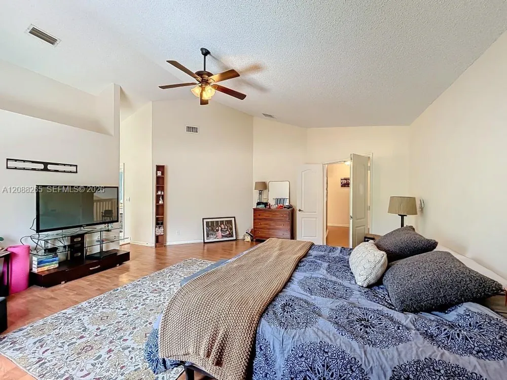 1342 NW 195th Ave Pembroke Pines, FL 33029