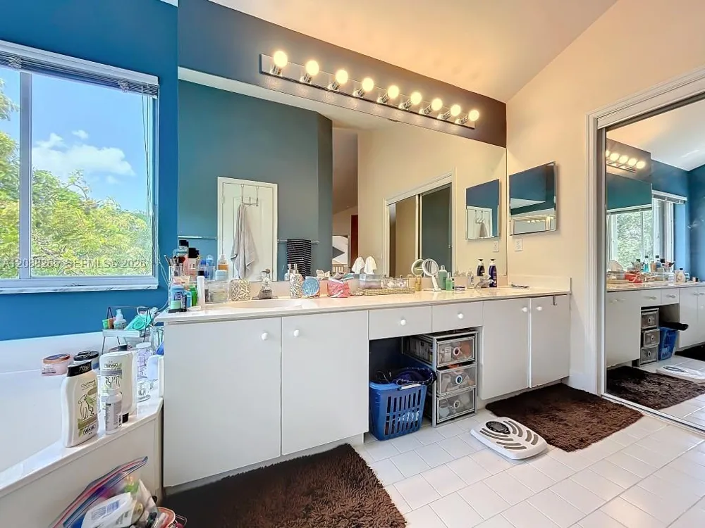 1342 NW 195th Ave Pembroke Pines, FL 33029