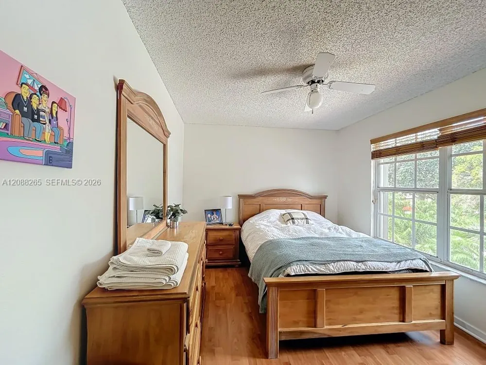 1342 NW 195th Ave Pembroke Pines, FL 33029
