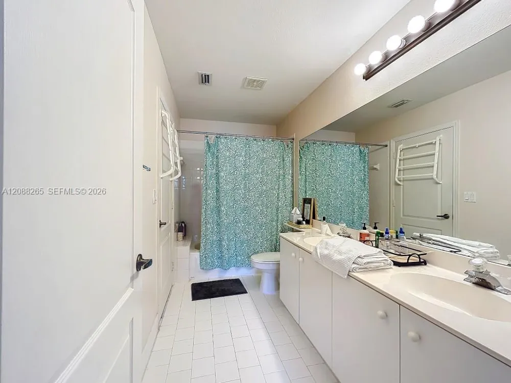 1342 NW 195th Ave Pembroke Pines, FL 33029