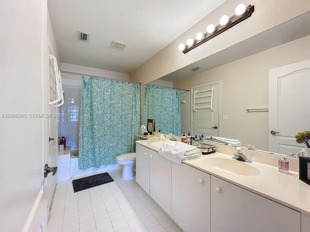 1342 NW 195th Ave Pembroke Pines, FL 33029