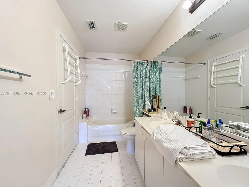 1342 NW 195th Ave Pembroke Pines, FL 33029