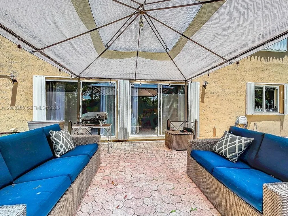 1342 NW 195th Ave Pembroke Pines, FL 33029
