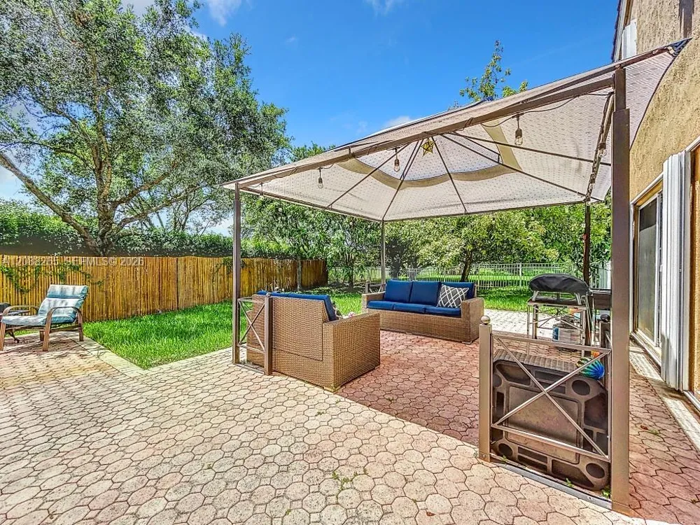 1342 NW 195th Ave Pembroke Pines, FL 33029