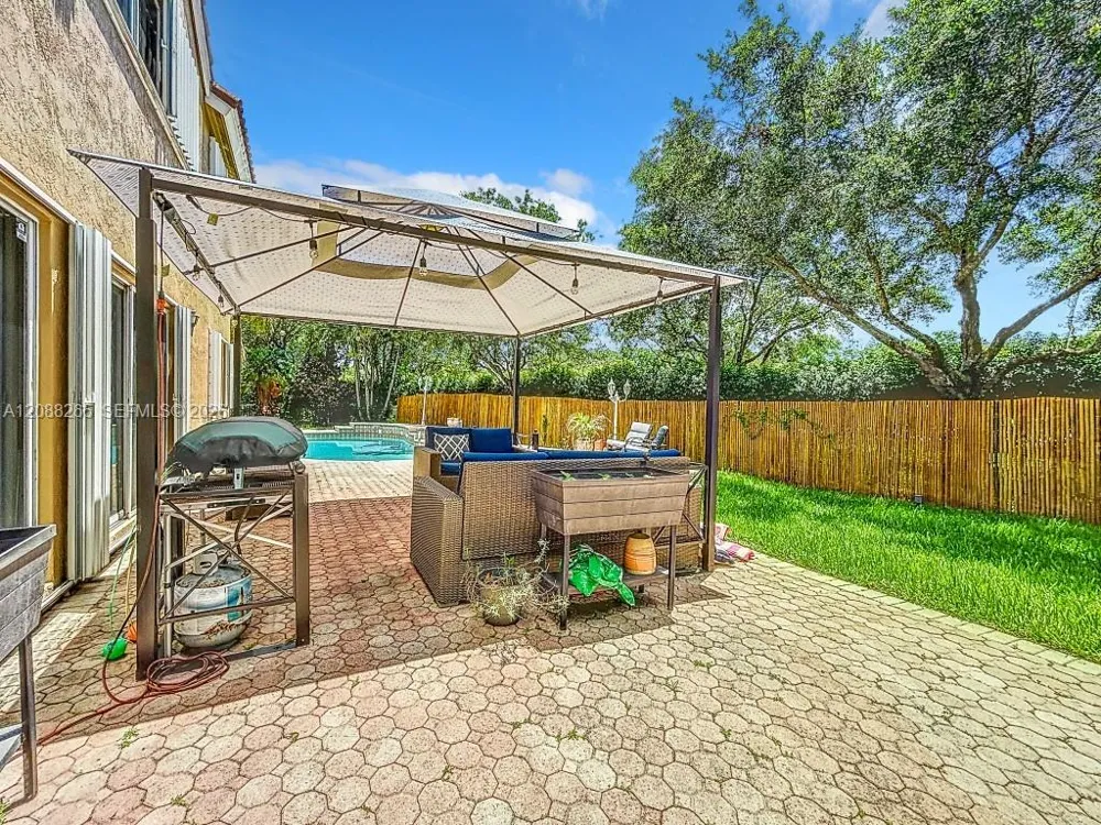 1342 NW 195th Ave Pembroke Pines, FL 33029