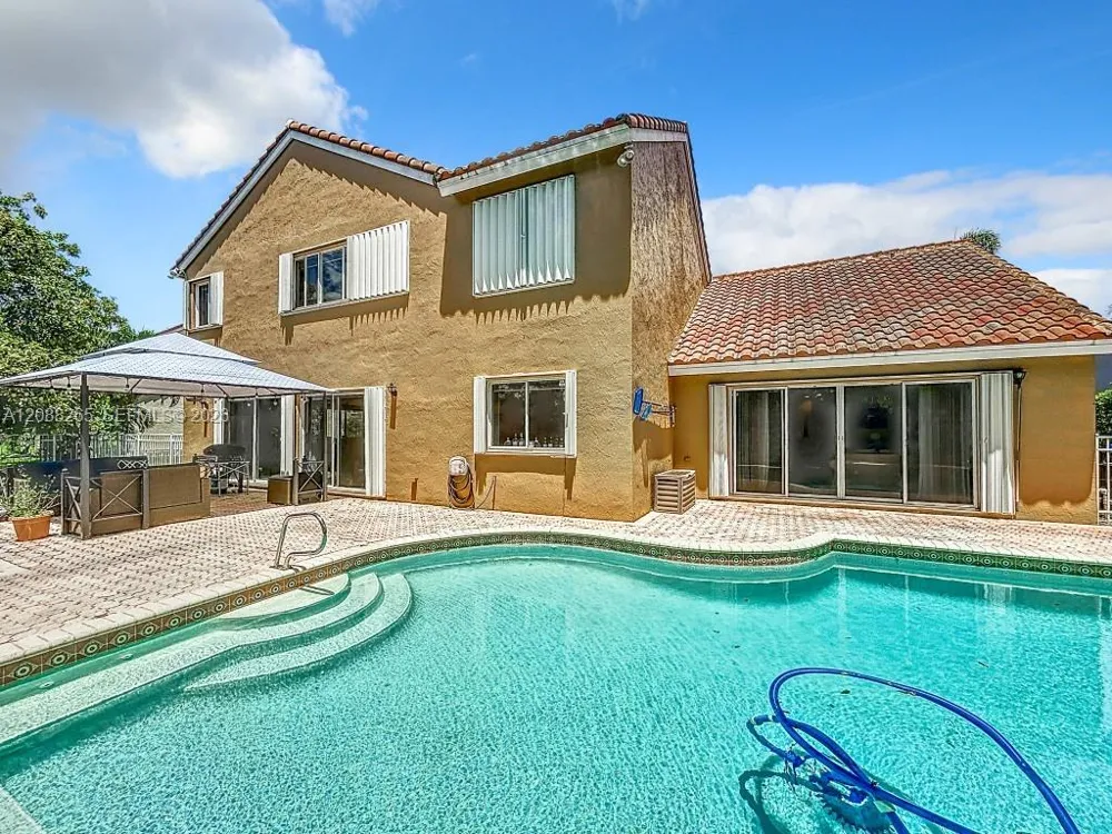 1342 NW 195th Ave Pembroke Pines, FL 33029