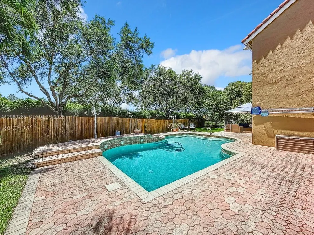 1342 NW 195th Ave Pembroke Pines, FL 33029