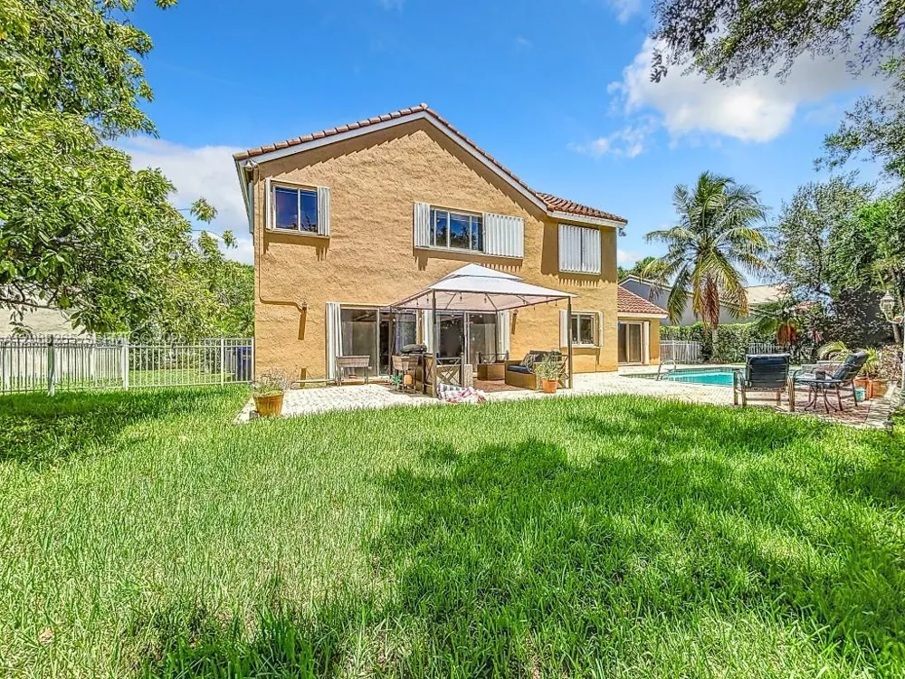 1342 NW 195th Ave Pembroke Pines, FL 33029