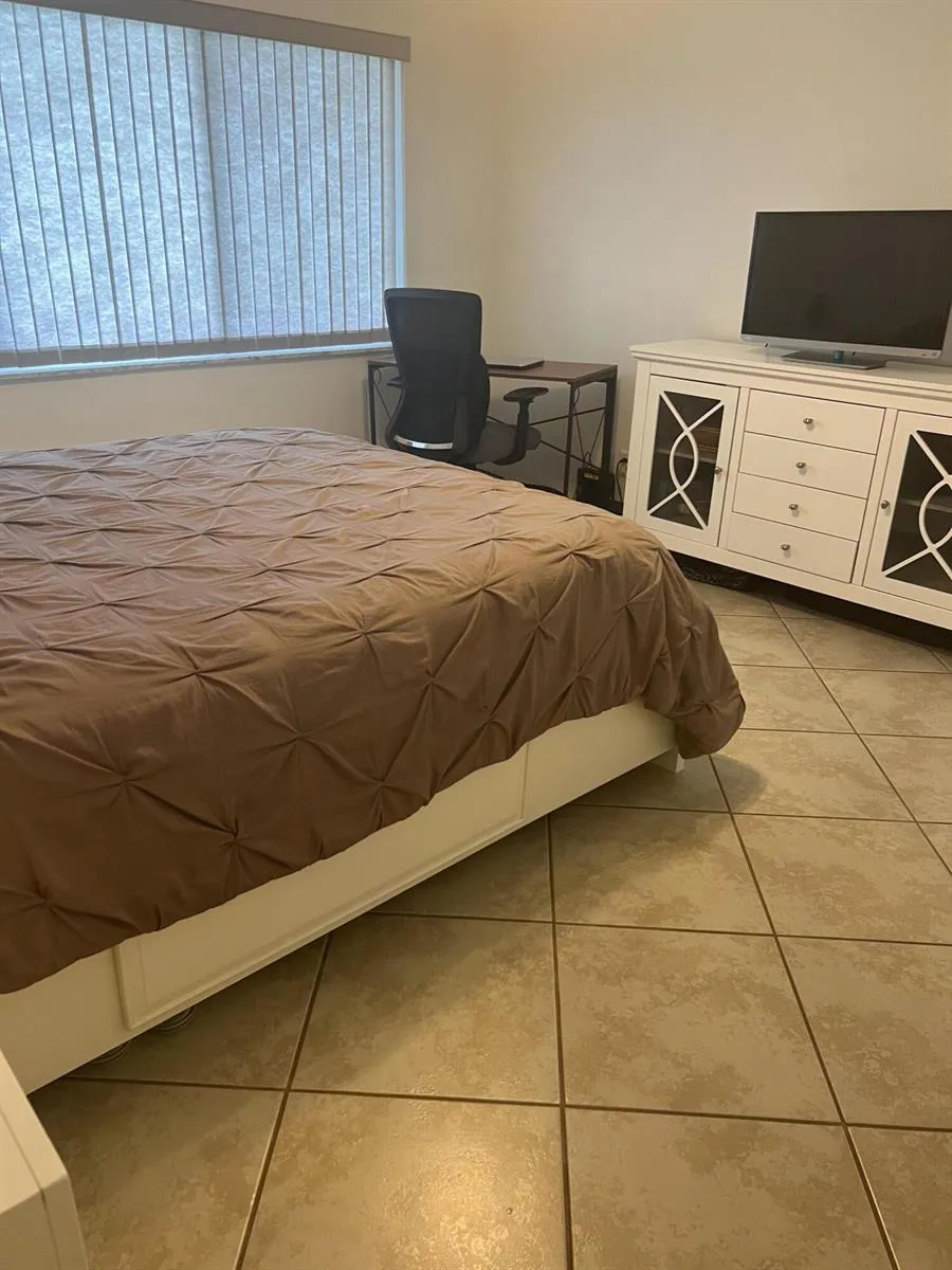9410 HOLLYBROOK LAKE DRIVE #302 Pembroke Pines, FL 33025