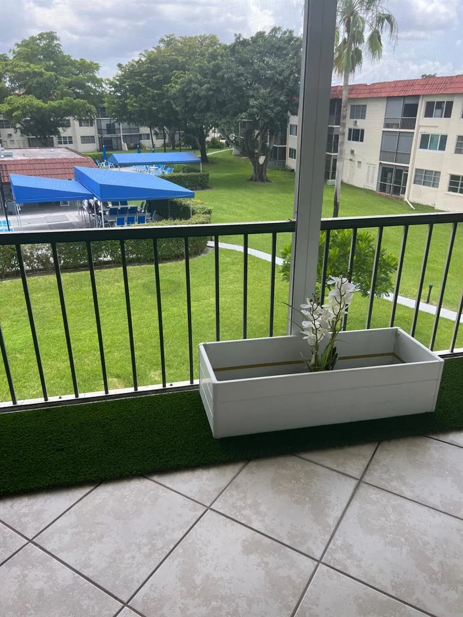 9410 HOLLYBROOK LAKE DRIVE #302 Pembroke Pines, FL 33025