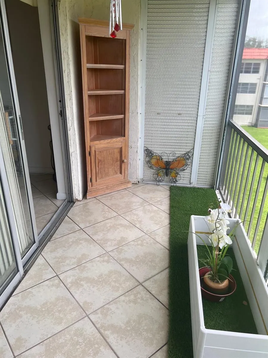 9410 HOLLYBROOK LAKE DRIVE #302 Pembroke Pines, FL 33025