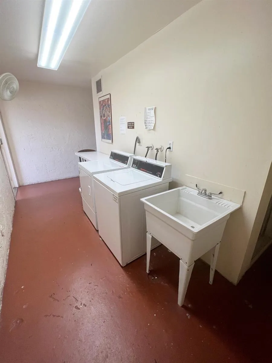 9410 HOLLYBROOK LAKE DRIVE #302 Pembroke Pines, FL 33025