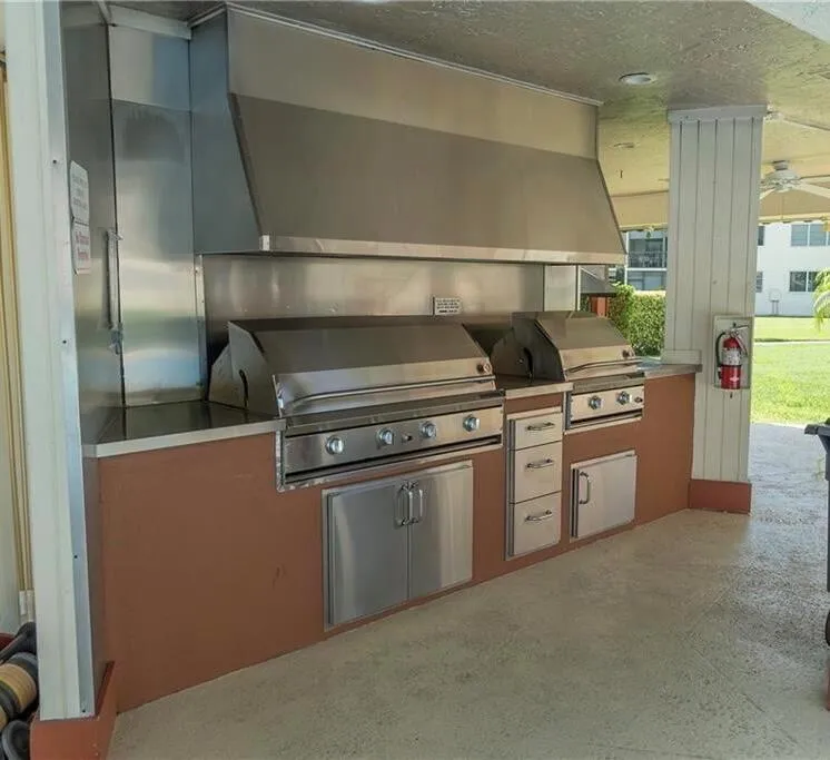 9410 HOLLYBROOK LAKE DRIVE #302 Pembroke Pines, FL 33025