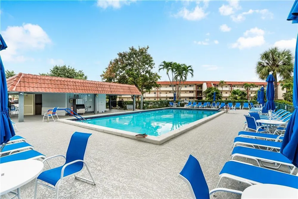 9410 HOLLYBROOK LAKE DRIVE #302 Pembroke Pines, FL 33025