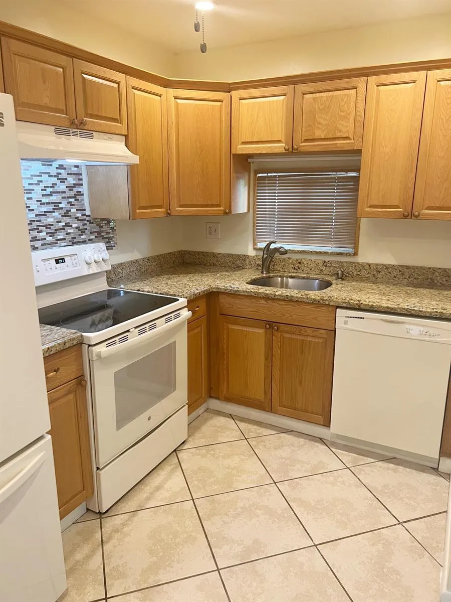 9410 HOLLYBROOK LAKE DRIVE #302 Pembroke Pines, FL 33025